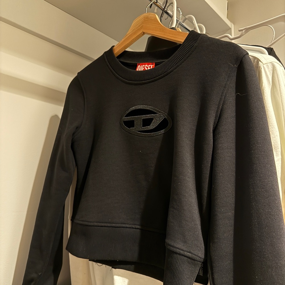 Diesel cropped sweater size small 
Fits smaller